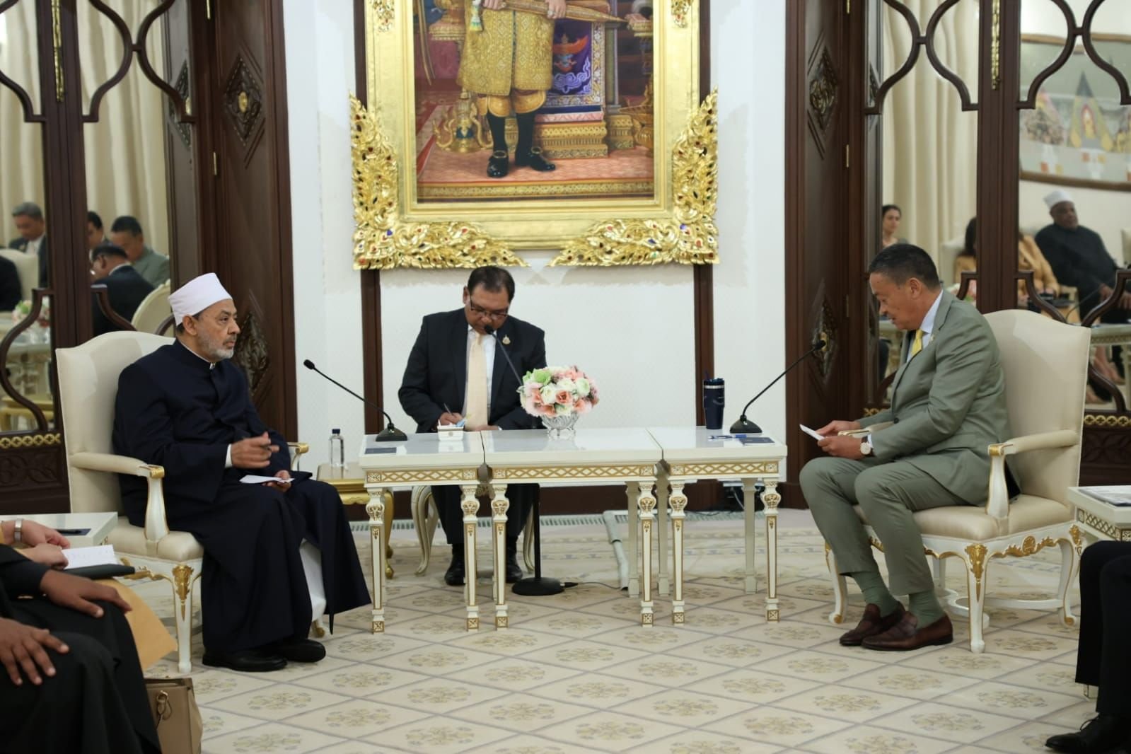 رئيس وزراء تايلاند يلتقي شيخ الأزهر رئيس مجلس حكماء المسلمين 1 رئيس وزراء تايلاند يلتقي شيخ الأزهر رئيس مجلس حكماء المسلمين