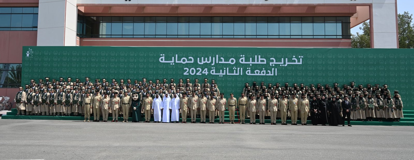 عبد الله المري يشهد حفل تخريج الدفعة الثانية من مدراس حماية 1 عبد الله المري يشهد حفل تخريج الدفعة الثانية من مدراس حماية