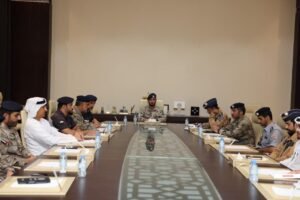 شرطة أبوظبي تناقش جهود وإنجازات لجنة تطوير الدوريات الأمنية 2 شرطة أبوظبي تناقش جهود وإنجازات لجنة تطوير الدوريات الأمنية
