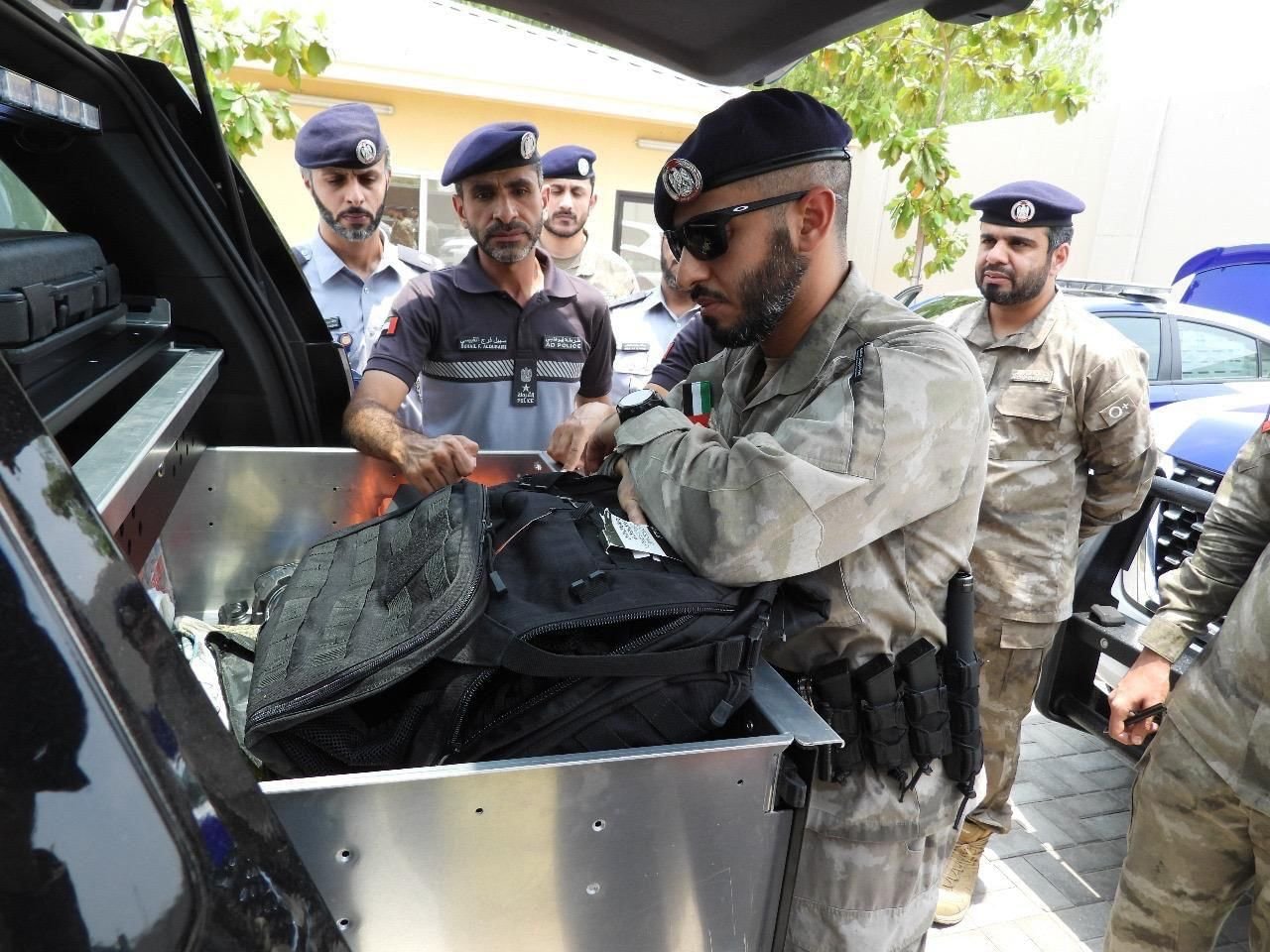 شرطة أبوظبي تناقش جهود وإنجازات لجنة تطوير الدوريات الأمنية 1 شرطة أبوظبي تناقش جهود وإنجازات لجنة تطوير الدوريات الأمنية