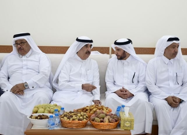 حاكم أم القيوين يقدم واجب العزاء فى وفاة هيا بنت سعد الخرجى 1 حاكم أم القيوين يقدم واجب العزاء فى وفاة هيا بنت سعد الخرجى