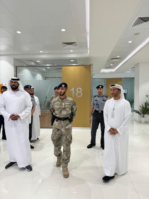 شرطة أبوظبي تتابع جودة العمل في مراكز خدمات المراجعين فى "ترخيص السائقين والآليات" 1 شرطة أبوظبي تتابع جودة العمل في مراكز خدمات المراجعين فى "ترخيص السائقين والآليات"