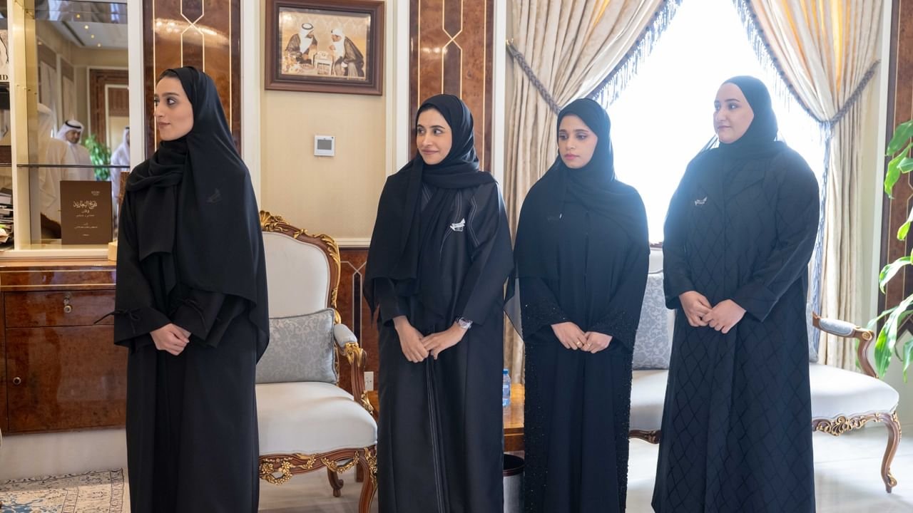 حميد بن راشد يستقبل موظفات الديوان الأميري بعجمان.. ويشيد بإنجازات المرأة الإماراتية في تعزيز تنمية الوطن 1 حميد بن راشد يستقبل موظفات الديوان الأميري بعجمان.. ويشيد بإنجازات المرأة الإماراتية في تعزيز تنمية الوطن