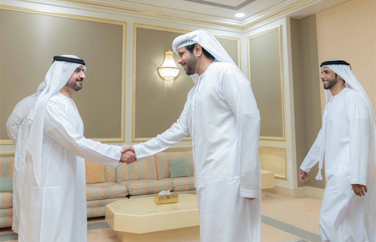 عبد الله بن سالم القاسمي يستقبل وفد نادي الشارقة للصقارين 1 عبد الله بن سالم القاسمي يستقبل وفد نادي الشارقة للصقارين