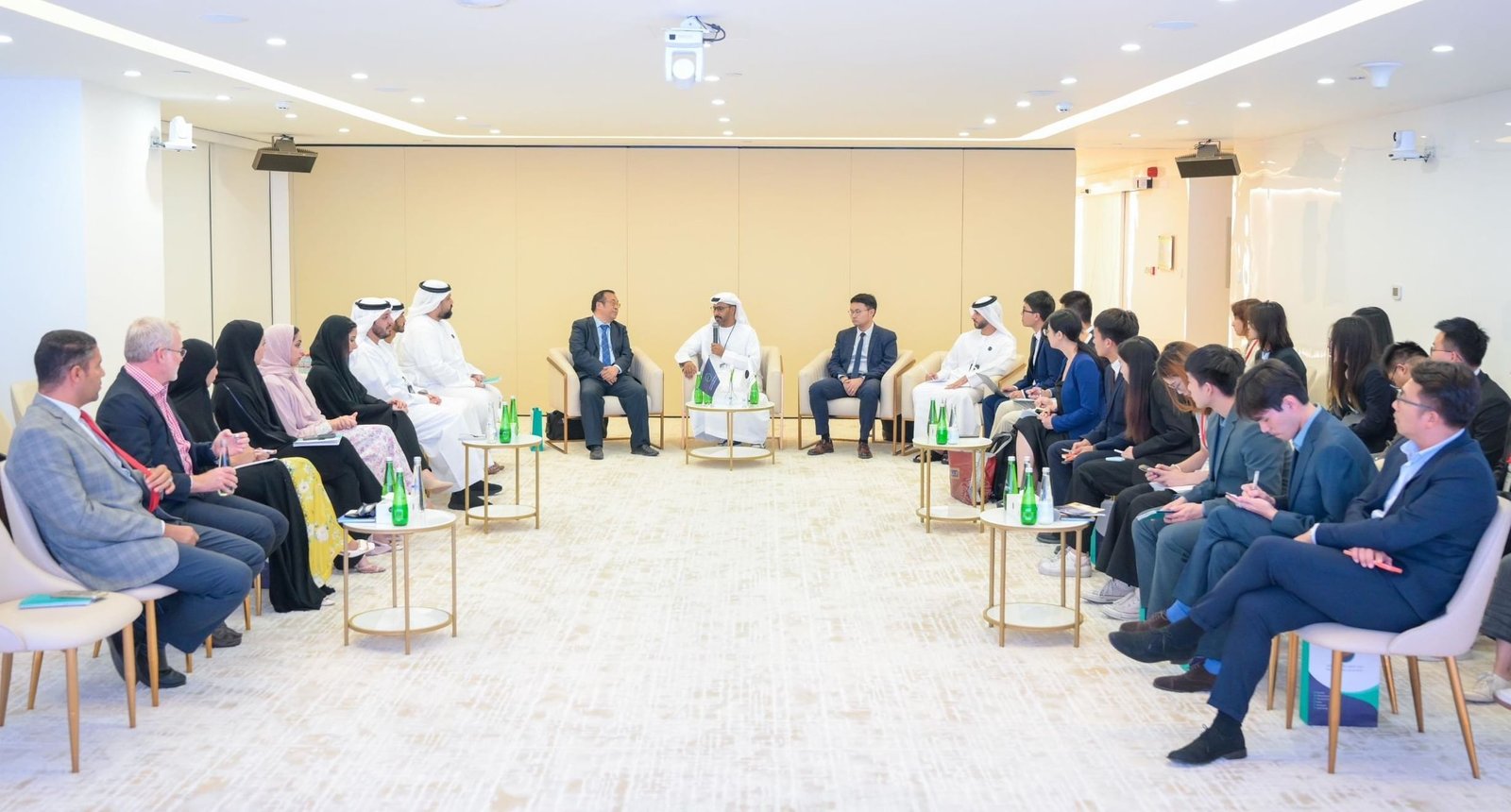 "تريندز" وجامعة بكين يستعرضان التعاون والتبادل المعرفي 1 "تريندز" وجامعة بكين يستعرضان التعاون والتبادل المعرفي
