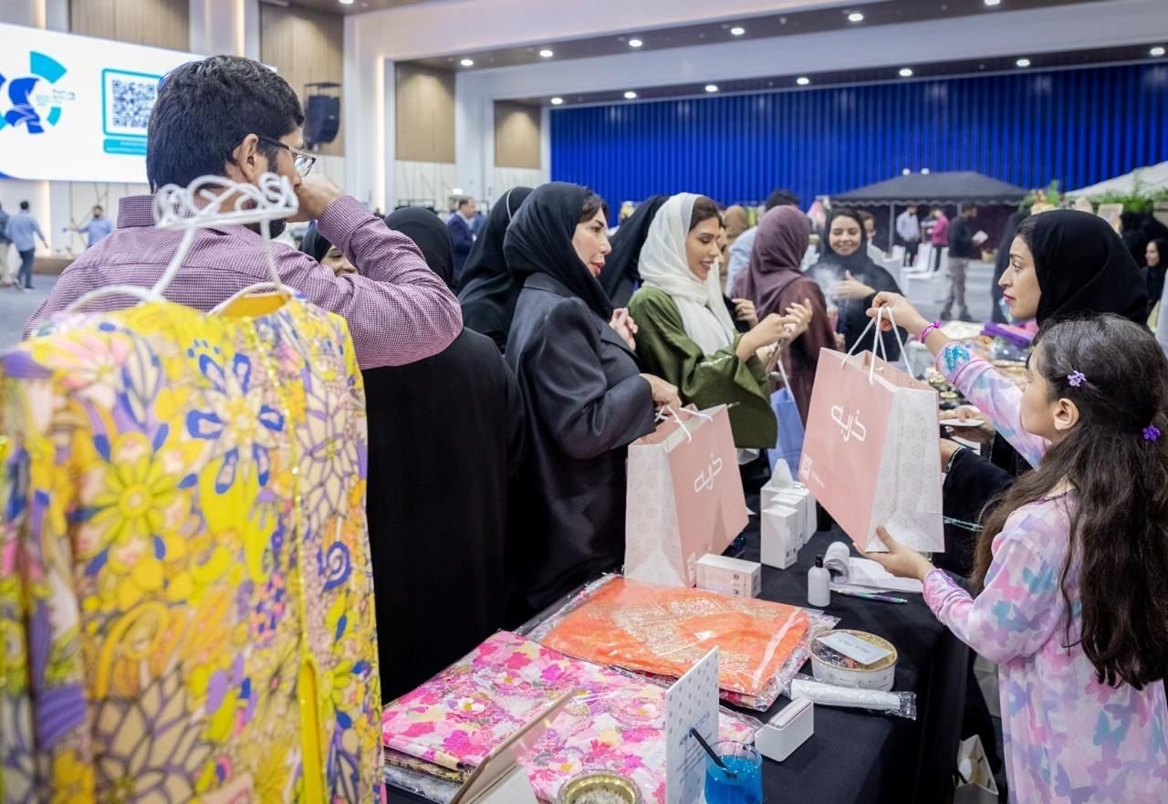 الشيخة فاطمة توجه بإقامة سلسلة معارض للأسر المنتجة لدعم الموظفات من رائدات الأعمال 1 الشيخة فاطمة توجه بإقامة سلسلة معارض للأسر المنتجة لدعم الموظفات من رائدات الأعمال