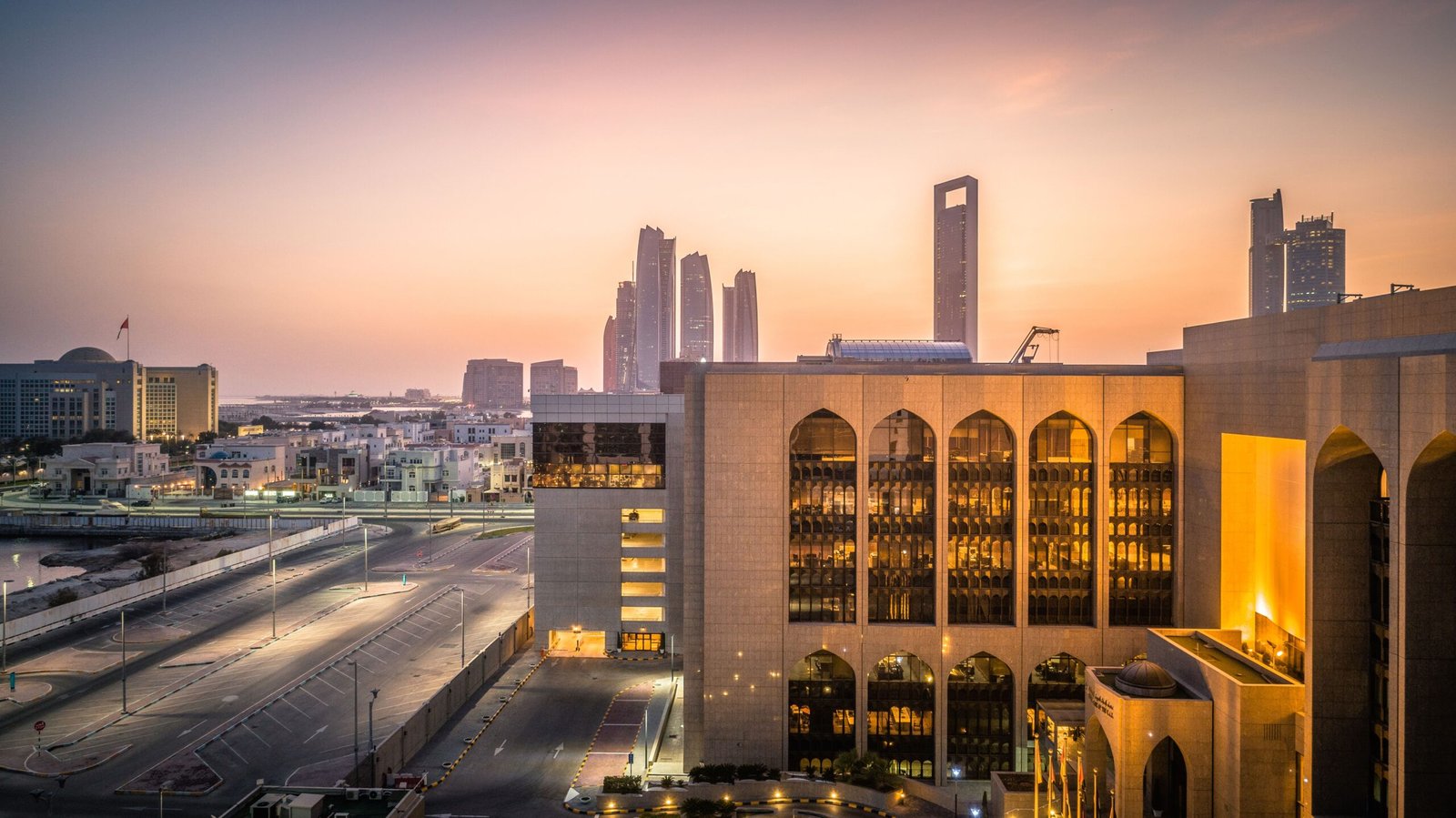 ميزانية المصرف المركزي تتجاوز 800 مليار درهم للمرة الأولى في تاريخها 1 ميزانية المصرف المركزي تتجاوز 800 مليار درهم للمرة الأولى في تاريخها