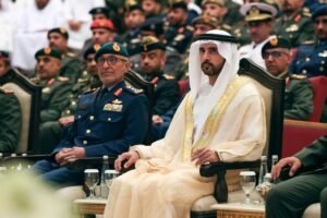 حمدان بن محمد يشهد تخريج دورتي الضباط الجامعيين 41 و42 في كلية زايد الثاني العسكرية