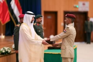 حمدان بن محمد يشهد تخريج دورتي الضباط الجامعيين 41 و42 في كلية زايد الثاني العسكرية