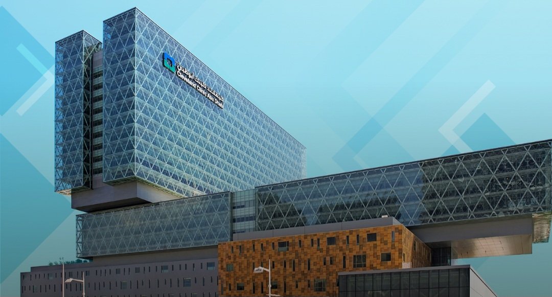 مستشفى كليفلاند كلينك أبوظبي ينفِّذ أول عملية زراعة كلية بإجراء متزامن للمتبرع والمتلقي في الوقت ذاته باستخدام روبوت واحد 1 مستشفى كليفلاند كلينك أبوظبي ينفِّذ أول عملية زراعة كلية بإجراء متزامن للمتبرع والمتلقي في الوقت ذاته باستخدام روبوت واحد