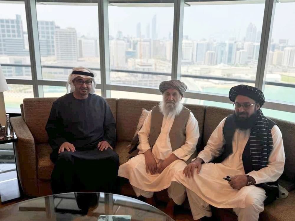 رئيس الدولة يزور رئيس الوزراء الأفغاني الذي يتلقى العلاج في أحد مستشفيات الإمارات 1 رئيس الدولة يزور رئيس الوزراء الأفغاني الذي يتلقى العلاج في أحد مستشفيات الإمارات