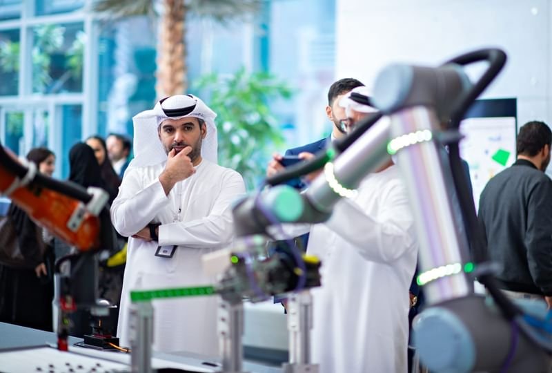 جامعة خليفة تطلق برنامجاً مبتكراً لبكالوريوس العلوم في الروبوتات والذكاء الاصطناعي 1 جامعة خليفة تطلق برنامجاً مبتكراً لبكالوريوس العلوم في الروبوتات والذكاء الاصطناعي