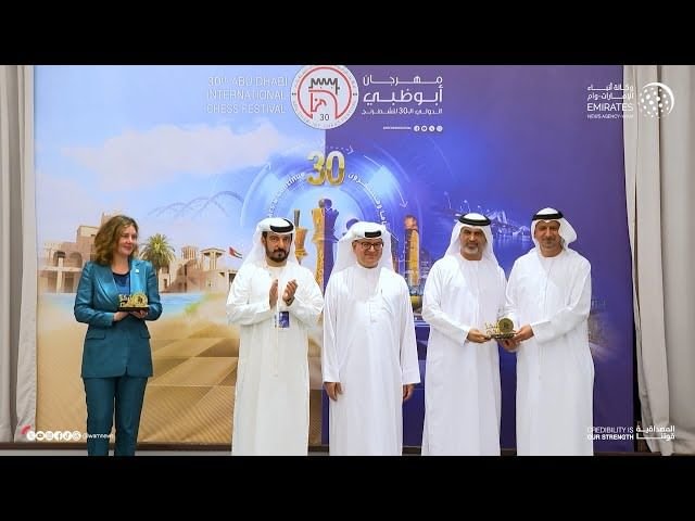 مهرجان أبوظبي الدولي للشطرنج يتوج الفائزين بالمراكز الأولى 1 مهرجان أبوظبي الدولي للشطرنج يتوج الفائزين بالمراكز الأولى