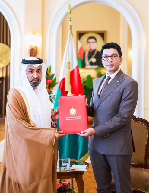 سفير الإمارات غير المقيم يقدم أوراق اعتماده إلى رئيس مدغشقر 1 سفير الإمارات غير المقيم يقدم أوراق اعتماده إلى رئيس مدغشقر