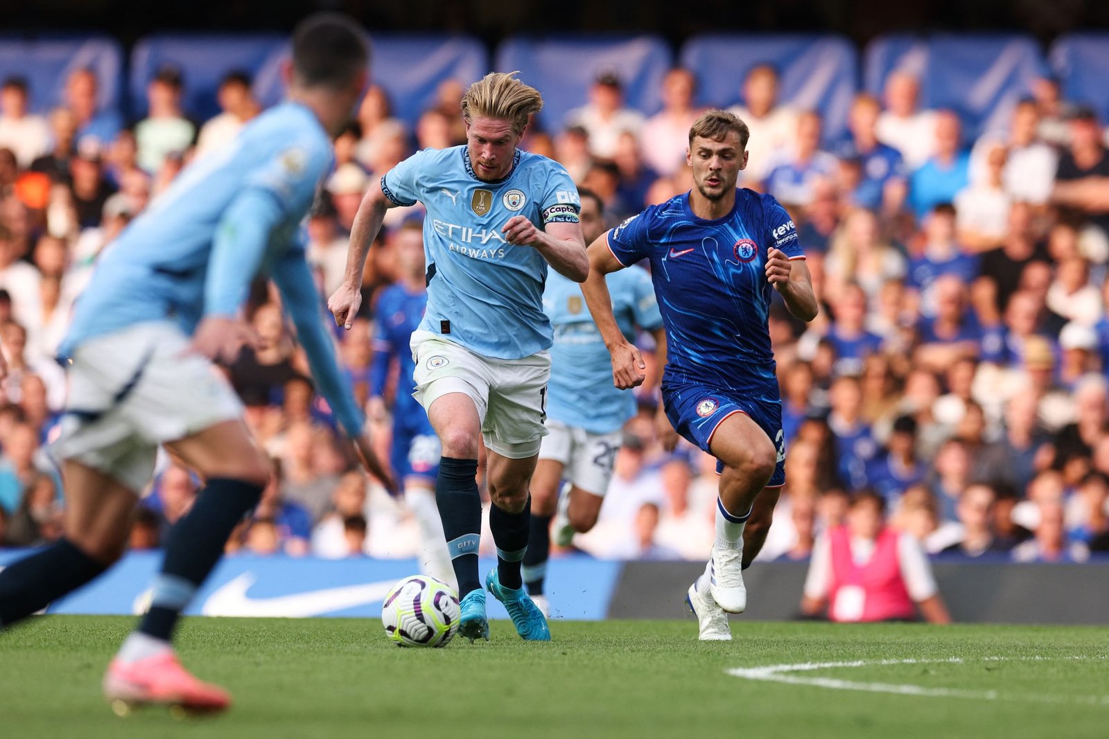 فوز مانشستر سيتي وبرينتفورد في الدوري الإنجليزي لكرة القدم 1 فوز مانشستر سيتي وبرينتفورد في الدوري الإنجليزي لكرة القدم