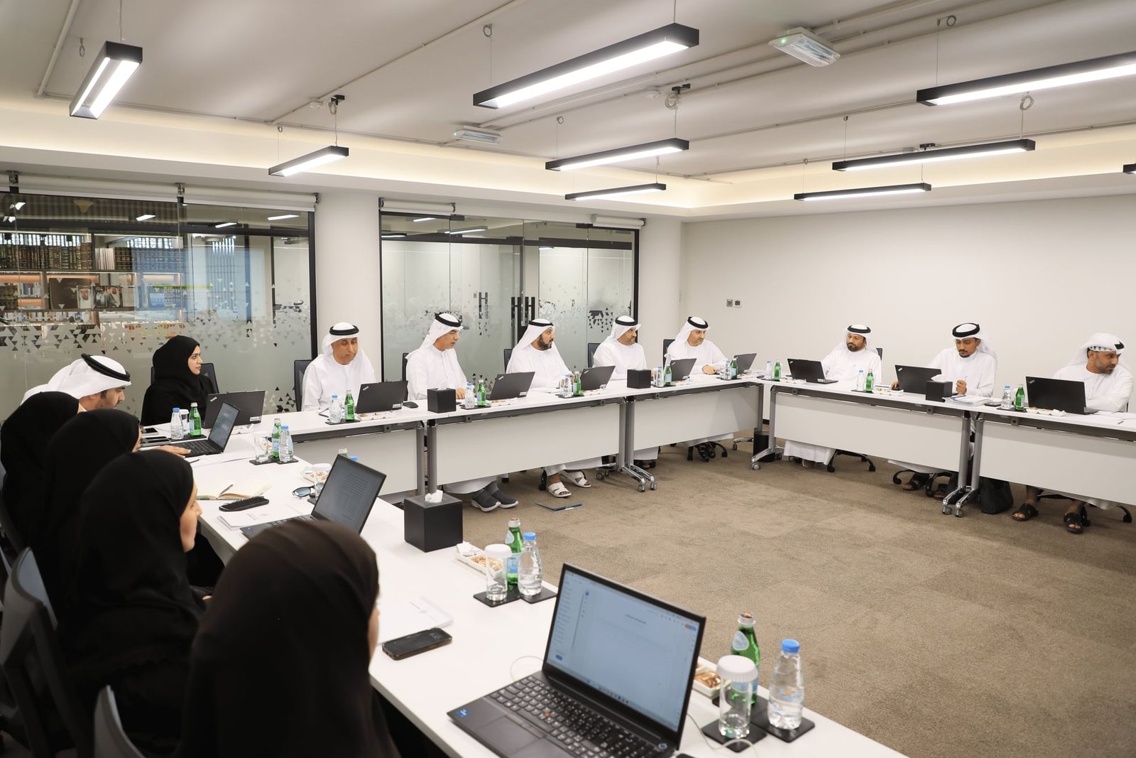 "العليا للموارد البشرية بـ " تنفيذي الشارقة" تعقد اجتماعها الأول بتشكيلها الجديد 1 "العليا للموارد البشرية بـ " تنفيذي الشارقة" تعقد اجتماعها الأول بتشكيلها الجديد