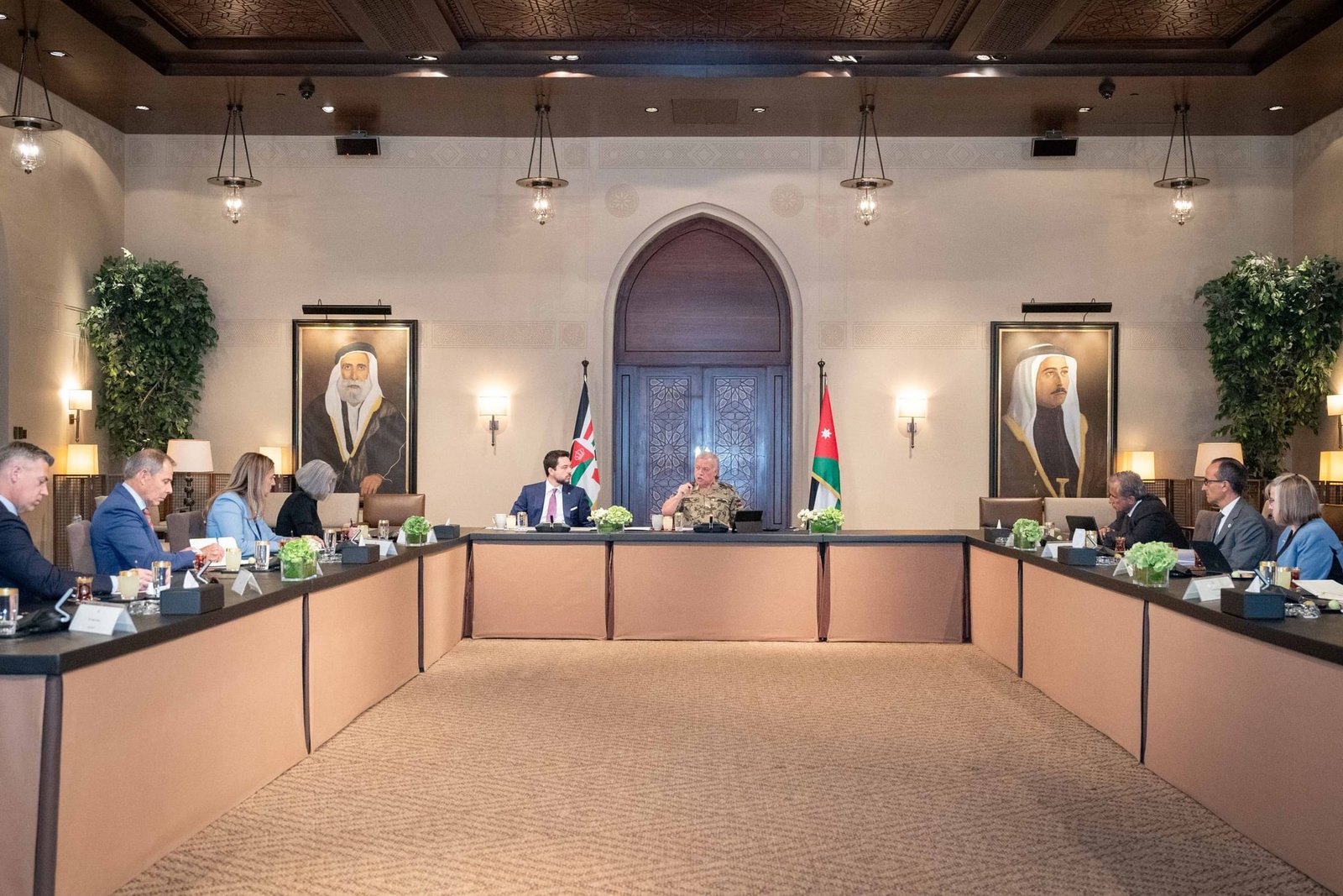 العاهل الأردني يحذر من خطورة تطورات الأوضاع بالضفة الغربية