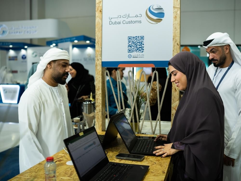 32 مواطناً يلتحقون ببرامج المنح الدراسية لجمارك دبي و"موانئ دبي العالمية" 1 32 مواطناً يلتحقون ببرامج المنح الدراسية لجمارك دبي و"موانئ دبي العالمية"