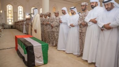 مكتوم الشرقي يؤدي صلاة الجنازة على جثمان شهيد الوطن أحمد الشحي