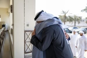 خالد بن محمد بن زايد يُقدم واجب العزاء في وفاة السيد موسى السيد عبدالرحيم الهاشمي