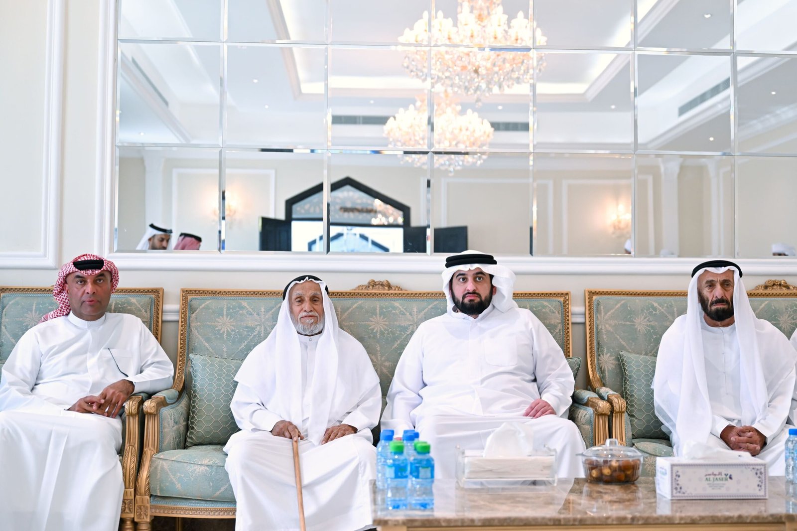 أحمد بن محمد يقدم واجب العزاء في وفاة زوجة أحمد بن حميد المنصوري 1 أحمد بن محمد يقدم واجب العزاء في وفاة زوجة أحمد بن حميد المنصوري