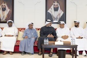 خالد بن محمد بن زايد يُقدم واجب العزاء في وفاة السيد موسى السيد عبدالرحيم الهاشمي