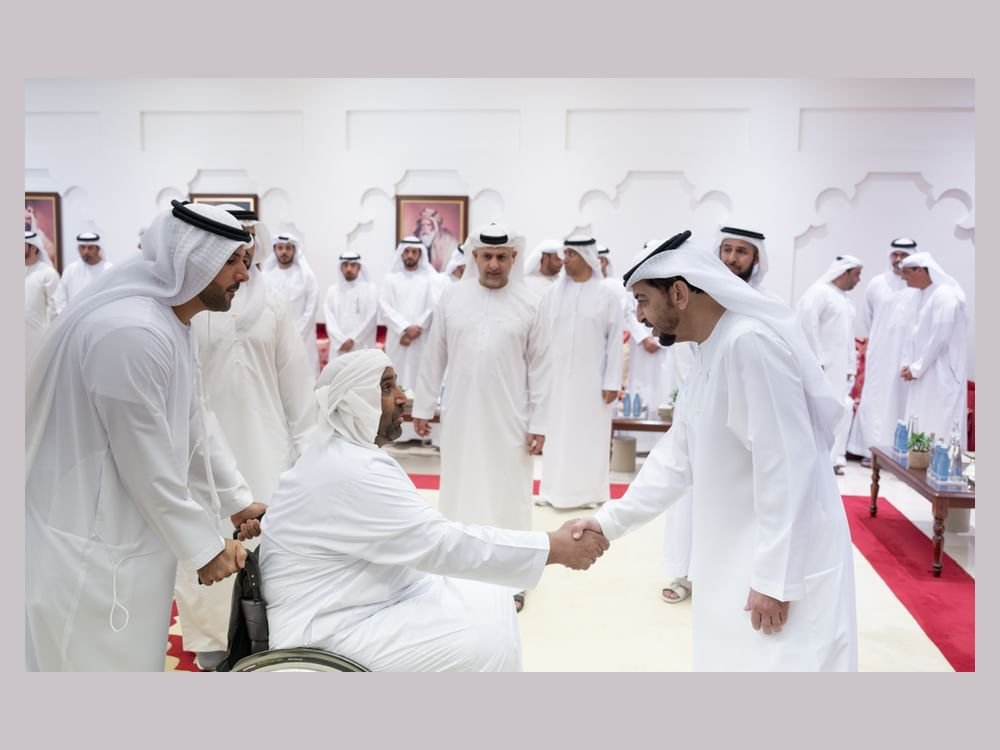 حمدان بن زايد يزور مجلس محمد الفلاحي الياسي ويلتقي المواطنين 1 حمدان بن زايد يزور مجلس محمد الفلاحي الياسي ويلتقي المواطنين