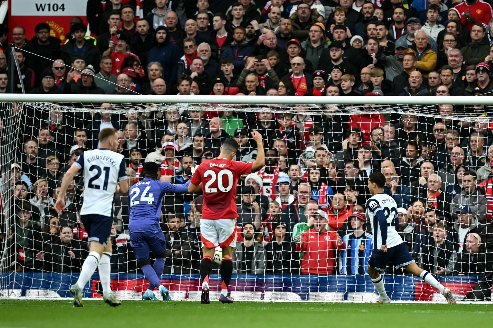 توتنهام يفوز على مانشستر يونايتد في الدوري الإنجليزي 1 توتنهام يفوز على مانشستر يونايتد في الدوري الإنجليزي