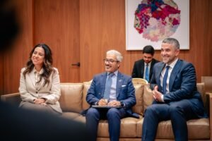 عبدالله بن زايد وسيغريد كاج يبحثان في نيويورك جهود تعزيز الاستجابة للأوضاع الإنسانية في غزة 2 عبدالله بن زايد وسيغريد كاج يبحثان في نيويورك جهود تعزيز الاستجابة للأوضاع الإنسانية في غزة