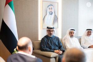 خالد بن محمد بن زايد يلتقي رئيس مجلس إدارة مجموعة "إتش إس بي سي" القابضة