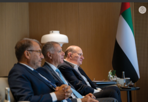 خالد بن محمد بن زايد يلتقي رئيس مجلس إدارة مجموعة "إتش إس بي سي" القابضة