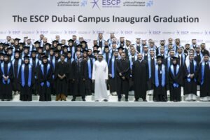 حمدان بن محمد يشهد تخريج دفعة من طلبة الماجستير بالكلية العليا للتجارة في باريس - فرع دبي"ESCP"