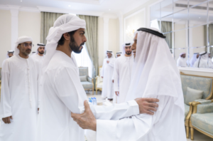 خليفة بن طحنون بن محمد يُقدم واجب العزاء في وفاة زوجة أحمد بن حميد المنصوري