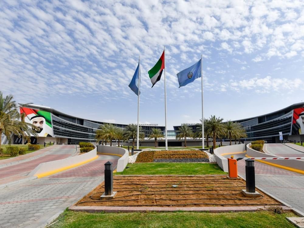 باحثون من جامعة الإمارات يحصلون على براءة اختراع لنظام هوائي مبتكر للتحكم المتقدم في الإشعاع 1 باحثون من جامعة الإمارات يحصلون على براءة اختراع لنظام هوائي مبتكر للتحكم المتقدم في الإشعاع