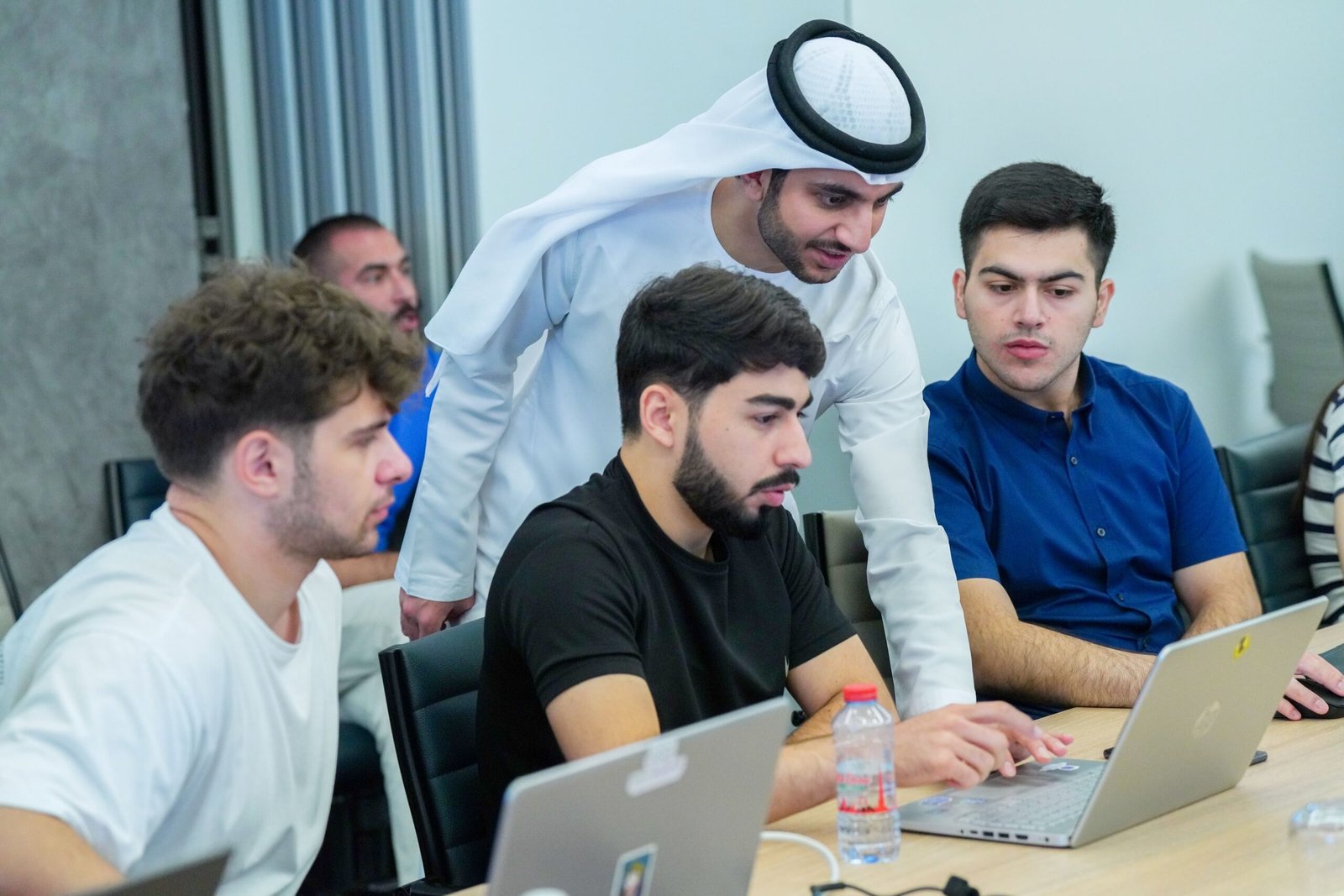 طلبة من أذربيجان يشاركون في تجارب علمية بمركز محمد بن راشد للفضاء 1 طلبة من أذربيجان يشاركون في تجارب علمية بمركز محمد بن راشد للفضاء