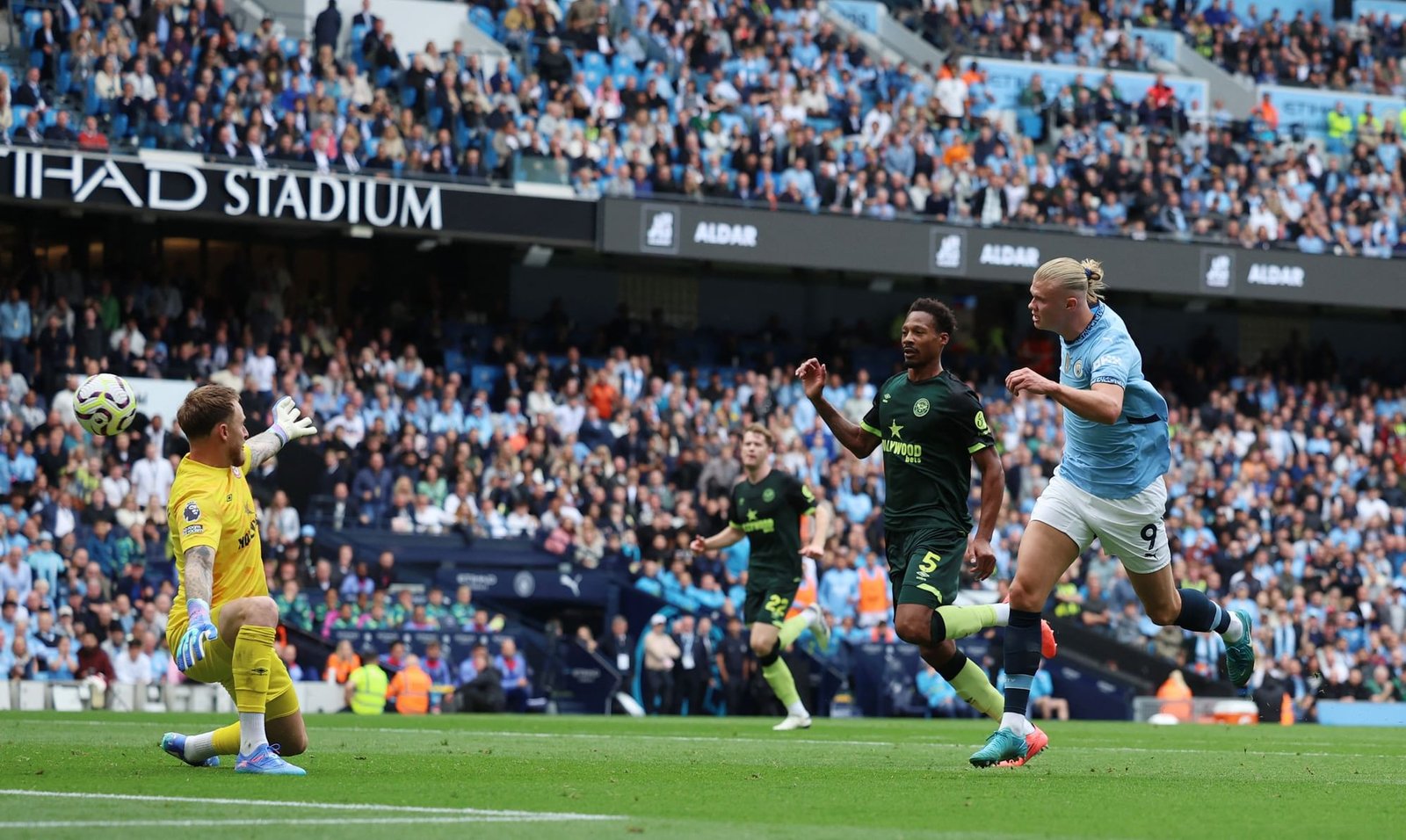 مانشستر سيتي يفوز على برينتفورد ويعزز صدارته للدوري الإنجليزي 1 مانشستر سيتي يفوز على برينتفورد ويعزز صدارته للدوري الإنجليزي