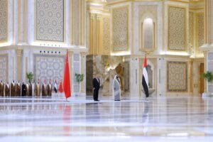 محمد بن راشد يستقبل رئيس مجلس الدولة الصيني في قصر الوطن