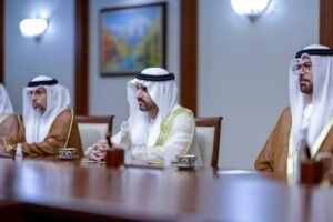 حمدان بن محمد يلتقي رئيس وزراء أوزبكستان