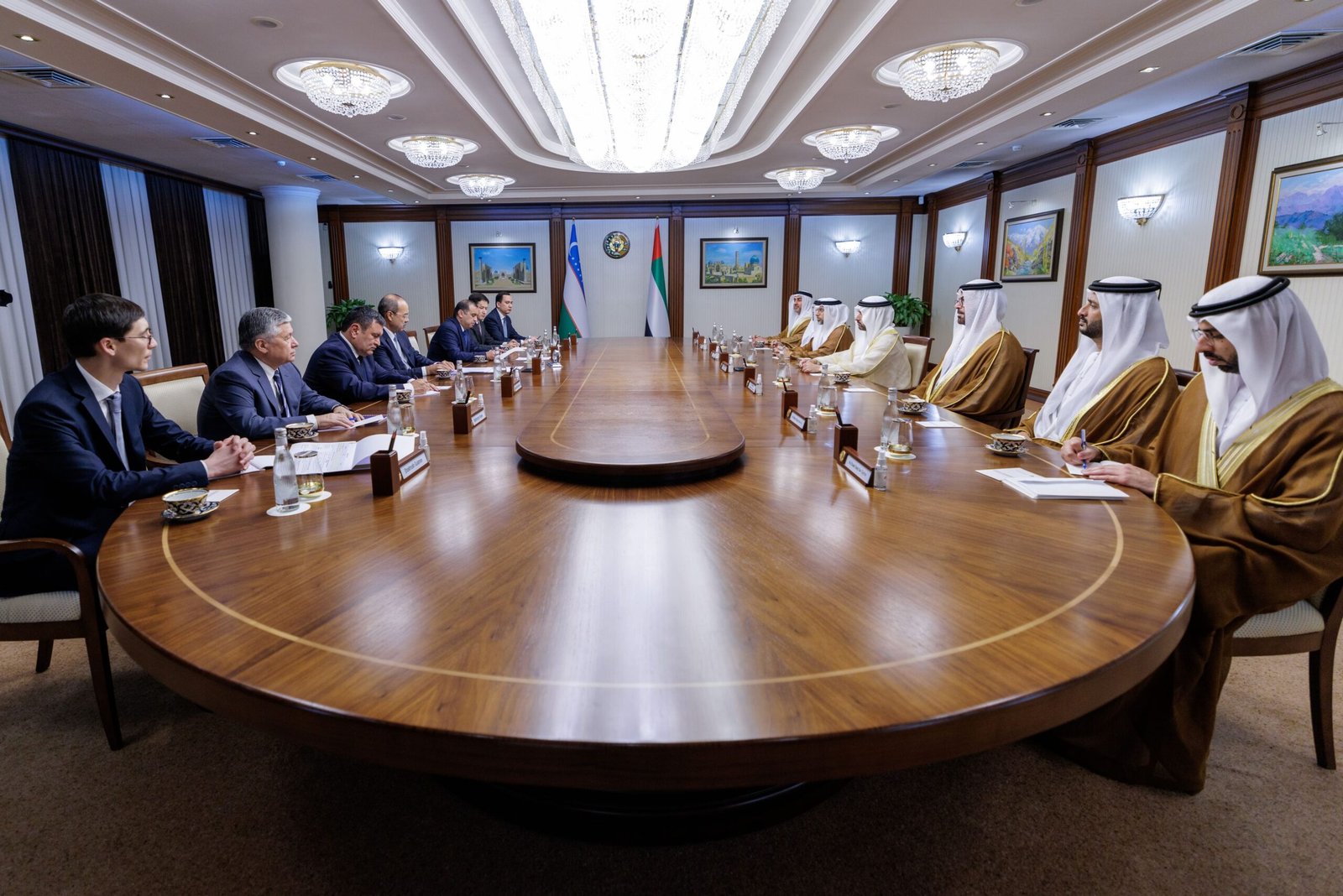 حمدان بن محمد يلتقي رئيس وزراء أوزبكستان 1 حمدان بن محمد يلتقي رئيس وزراء أوزبكستان