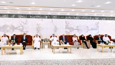 حاكم رأس الخيمة يستقبل طلبة وخريجي مكتب المنح الدراسية بمؤسسة سعود بن صقر لبحوث السياسة العامة