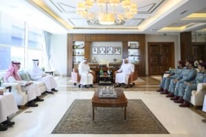 سيف بن زايد يلتقي الأمين العام لمجلس التعاون لدول الخليج العربية