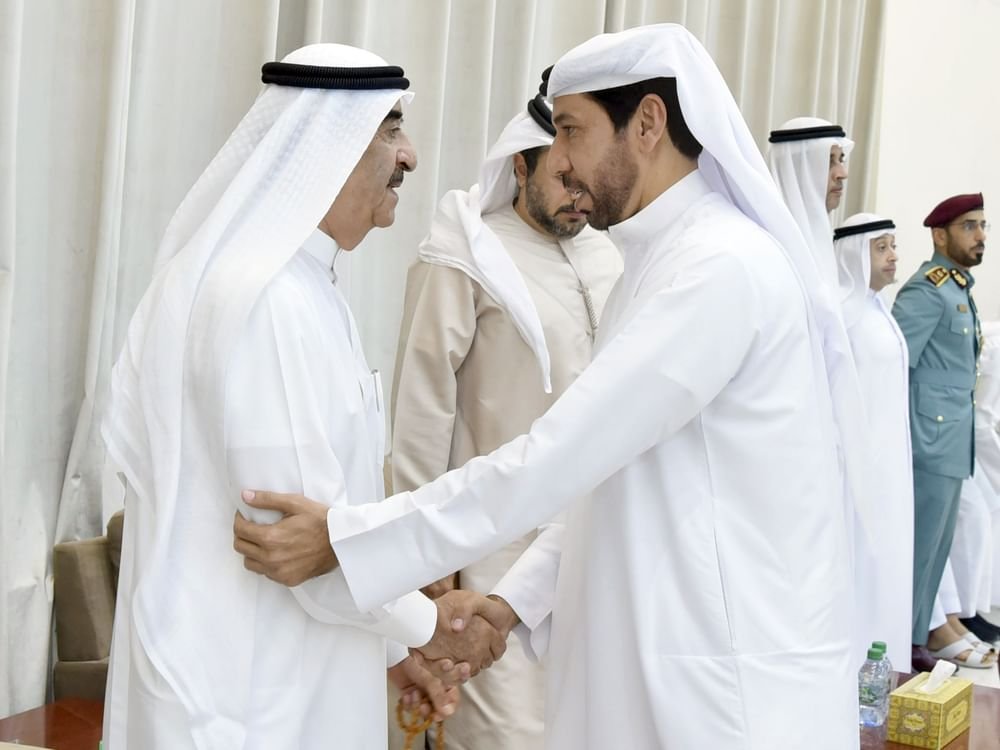 حاكم أم القيوين يتقبل التعازى من اللواء طلال الشنقيطي فى وفاة عبدالله بن أحمد المعلا 1 حاكم أم القيوين يتقبل التعازى من اللواء طلال الشنقيطي فى وفاة عبدالله بن أحمد المعلا