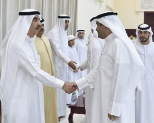 حاكم أم القيوين يتقبل تعازى قنصلي الكويت وقطر فى وفاة الشيخ عبدالله بن أحمد المعلا