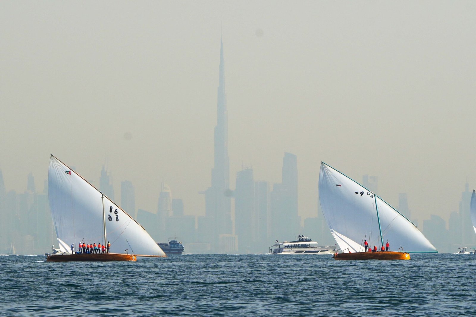"دبي البحري" يفتح باب المشاركة في سباق القوارب الشراعية 43 قدماً 1 "دبي البحري" يفتح باب المشاركة في سباق القوارب الشراعية 43 قدماً