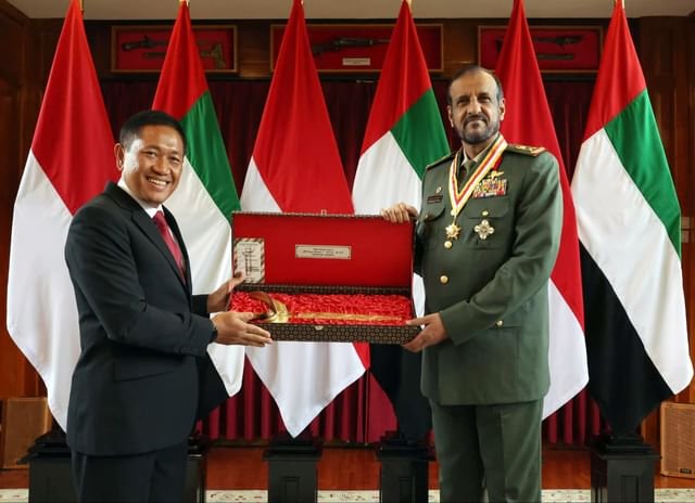 إندونيسيا تمنح قائد العمليات المشتركة وسام "دارما يودها للدفاع" 1 إندونيسيا تمنح قائد العمليات المشتركة وسام "دارما يودها للدفاع"