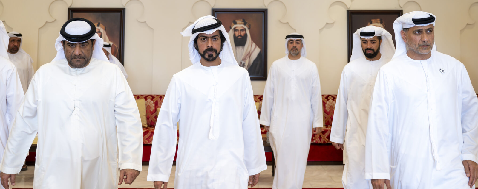 خليفة بن طحنون بن محمد يُقدِّم واجب العزاء في وفاة السيد موسى السيد عبدالرحيم الهاشمي 1 خليفة بن طحنون بن محمد يُقدِّم واجب العزاء في وفاة السيد موسى السيد عبدالرحيم الهاشمي