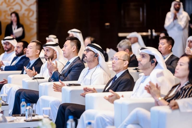 سفارة الإمارات في بكين تستضيف أعمال الملتقى الأول لمراكز الفكر الإماراتية الصينية بمشاركة أكثر من 100 من الخبراء وقادة الفكر 1 سفارة الإمارات في بكين تستضيف أعمال الملتقى الأول لمراكز الفكر الإماراتية الصينية بمشاركة أكثر من 100 من الخبراء وقادة الفكر