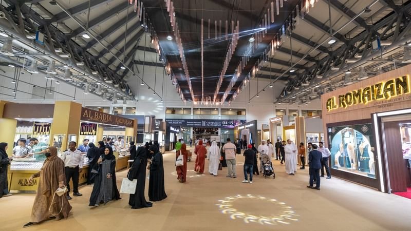 الشارقة.. "معرض الساعات والمجوهرات" يتجاوز للمرة الأولى الـ 80 ألف زائر 1 الشارقة.. "معرض الساعات والمجوهرات" يتجاوز للمرة الأولى الـ 80 ألف زائر