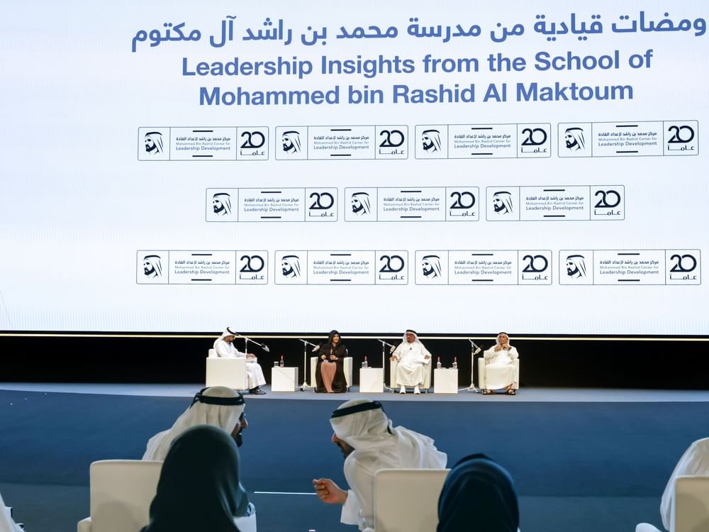 محمد بن راشد يشهد جانباً من جلسة "ومضات قيادية من مدرسة محمد بن راشد" ضمن احتفالية بمناسبة مرور 20 عاماً على تأسيس مركز محمد بن راشد لإعداد القادة 1 محمد بن راشد يشهد جانباً من جلسة "ومضات قيادية من مدرسة محمد بن راشد" ضمن احتفالية بمناسبة مرور 20 عاماً على تأسيس مركز محمد بن راشد لإعداد القادة
