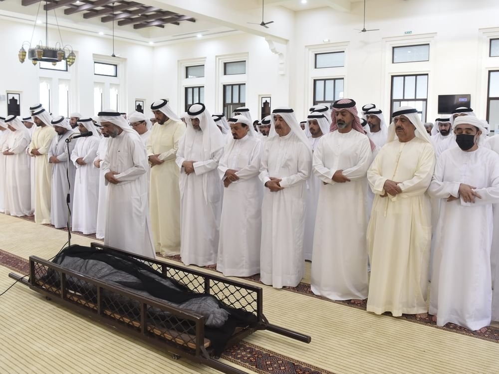 حاكما عجمان و أم القيوين يؤديان صلاة الجنازة على جثمان الشيخ عبدالله بن أحمد المعلا 1 حاكما عجمان و أم القيوين يؤديان صلاة الجنازة على جثمان الشيخ عبدالله بن أحمد المعلا